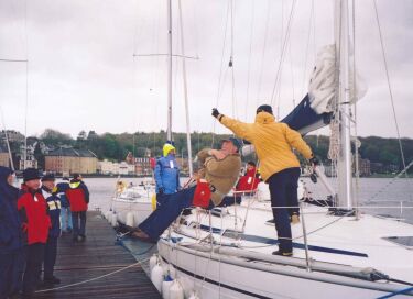 Pontoon lifting